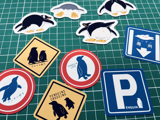 今日量産してたステッカーと息抜きに作ったペンギンのおかおヘアゴム 