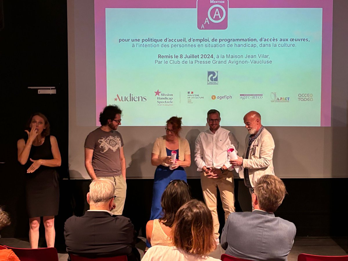ClubPresse84's tweet photo. [Prix #MentionA - 2e édition]
Aux côtés de Pascal PARSAT @GroupeAudiens , @michaelVIDEMENT, Vice-Président du #ClubdelaPresse du Grand Avignon Vaucluse, représentant la Présidente Frédérique Poret, ont remis le prix « Mention A » pour 2024. https://t.co/gVmngyd63x