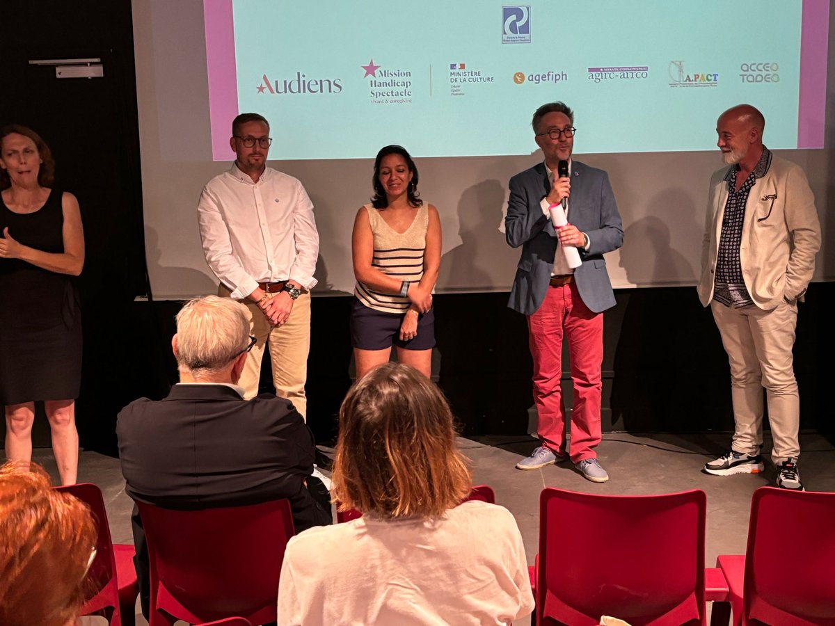 ClubPresse84's tweet photo. [Prix #MentionA - 2e édition]
Aux côtés de Pascal PARSAT @GroupeAudiens , @michaelVIDEMENT, Vice-Président du #ClubdelaPresse du Grand Avignon Vaucluse, représentant la Présidente Frédérique Poret, ont remis le prix « Mention A » pour 2024. https://t.co/gVmngyd63x