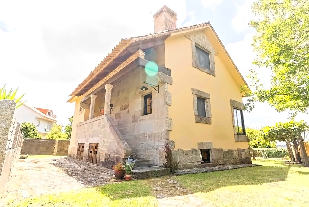 Hoy venimos a pediros vuestra opinión para seguir mejorando nuestra tecnología (#PhotoImprove). 
¿Cuál de las dos imágenes os parece más atractiva (rt: primera - ❤️: segunda)?