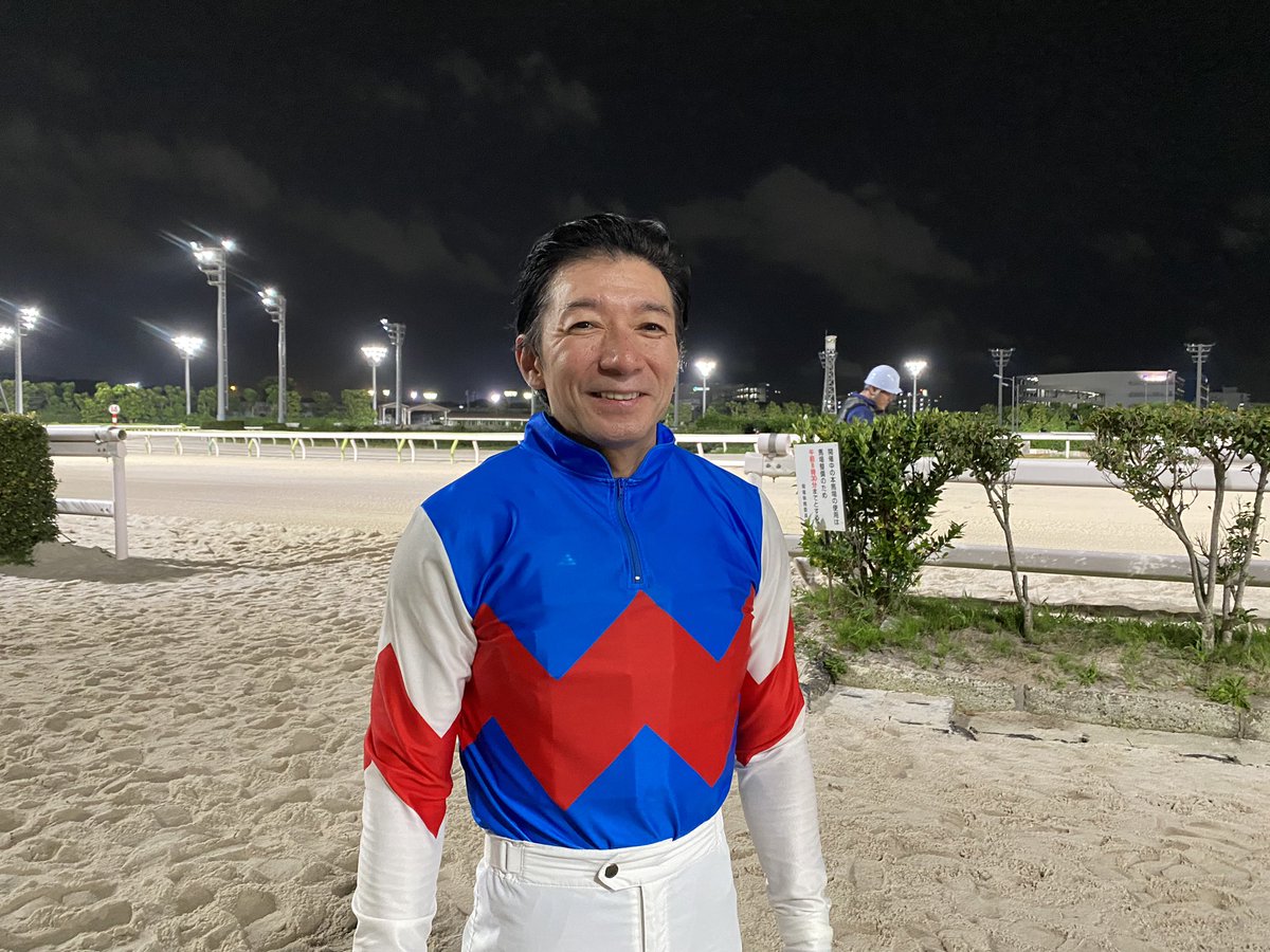 お声をおかけしまして、内田博幸騎手の勝負服姿を撮影させていただき 