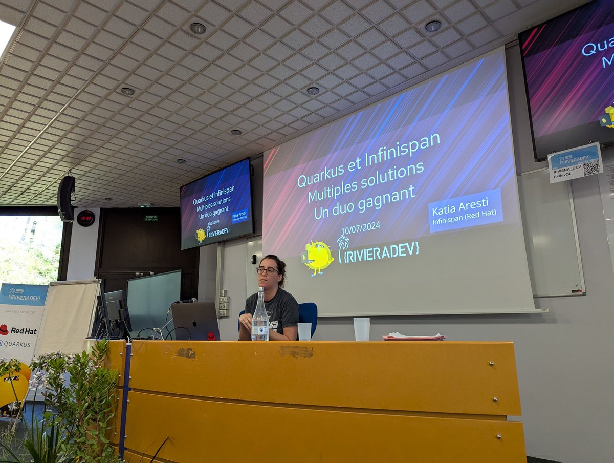 C'est parti pour #quarkus et #infinispan avec <a href="/karesti/">Katia Aresti</a> à #rivieraDEV