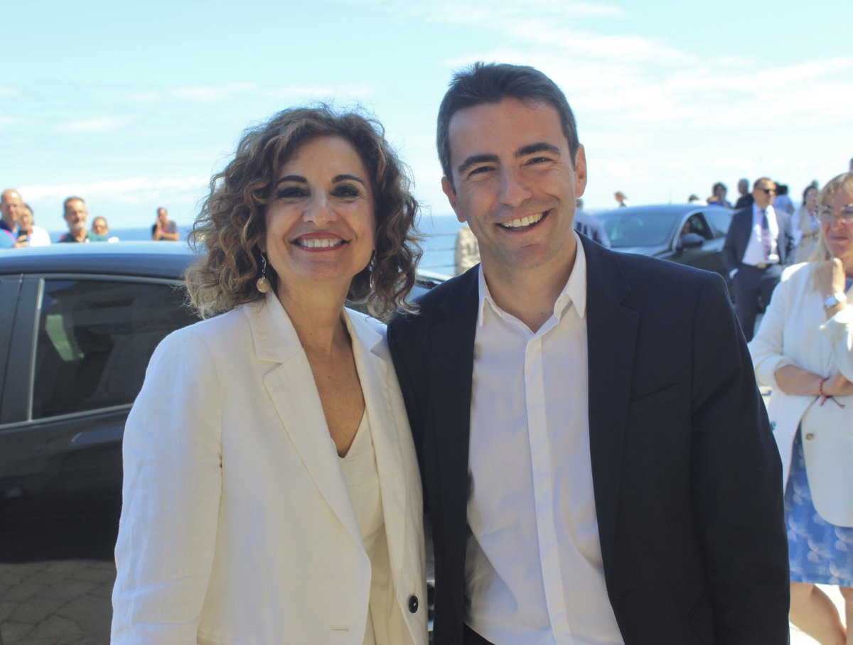 pedro_casares's tweet photo. Avanzamos con el Gobierno en un sistema fiscal más justo en el que aporten más quienes más tienen para reforzar el Estado del Bienestar. Esa es una de las prioridades de una política económica al servicio de las personas.

Siempre es un placer acompañar a @mjmonteroc en la @UIMP. https://t.co/v0GCqfRJGA
