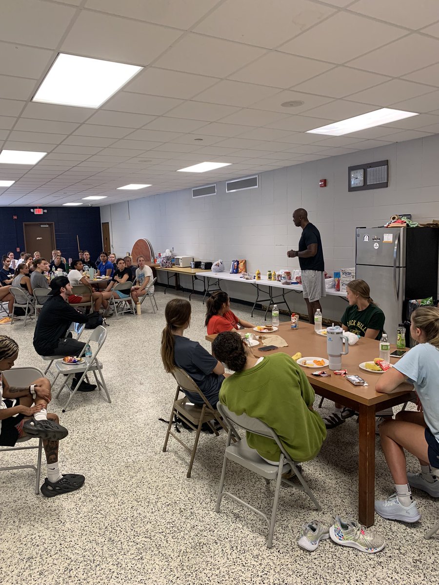 Coach_Bertram's tweet photo. An amazing last 3 days for our program!!

July team retreat is in the books! 27 athletes were able to be apart of tons of basketball, strength training, team building, Former Pro Player Guest Speaker and even an outdoor scavenger hunt.

Love what we are continuing to build! https://t.co/0RhyFWblzH