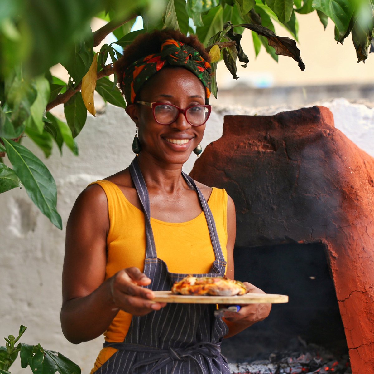 Tried our clay oven roasted pork? Home chef <a href="/OyooQuartey/">Naa</a> is committed in using homegrown ancient cooking techniques in bringing you food with aura and steeze! Just as Dr. Kwame Nkrumah prescribed.😉
