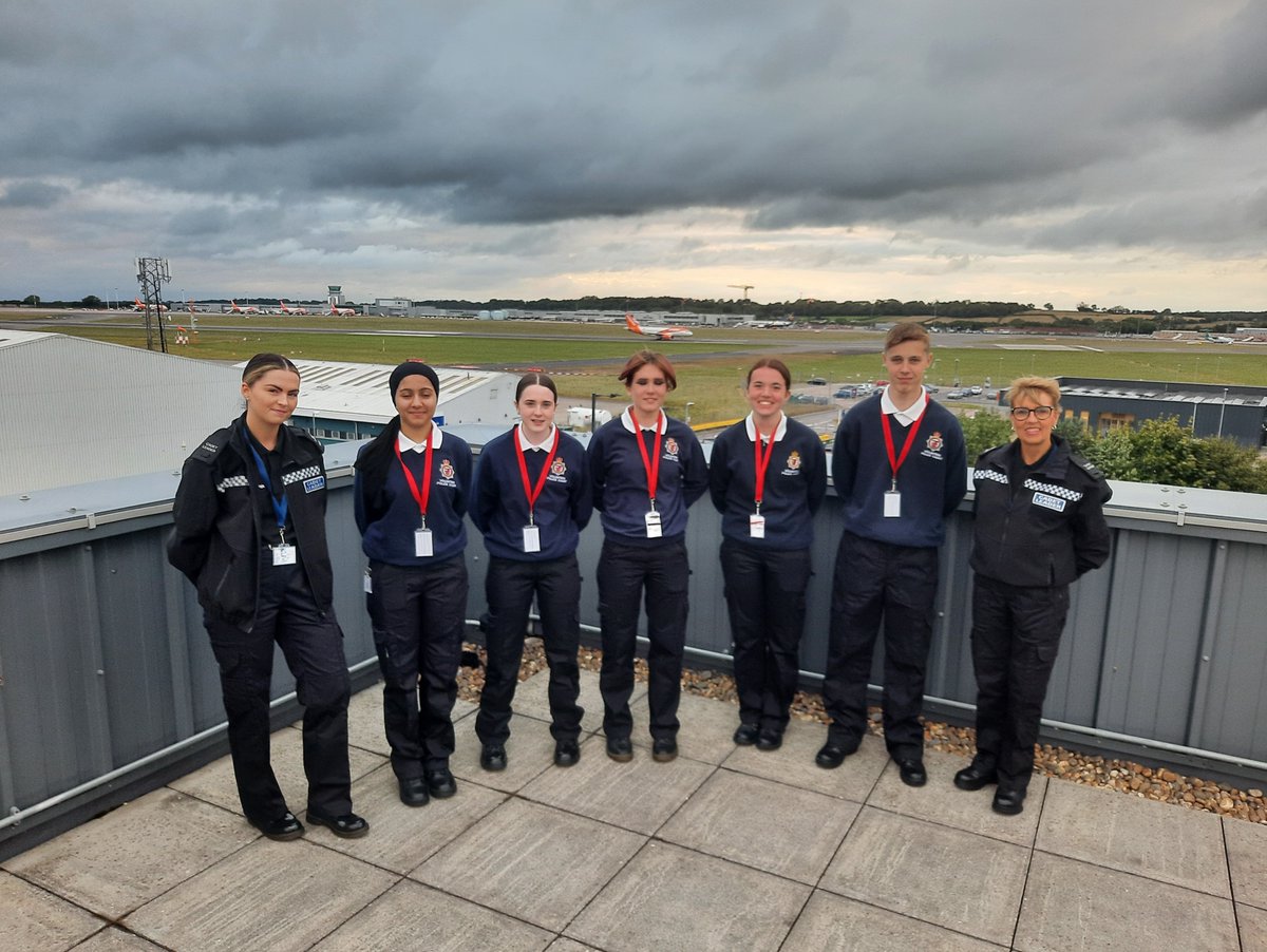 ASPCadets's tweet photo. We had a change of scenery from our usual cadets session this week. 🤩 We visited @ASPAirport Police to learn about the challenges of keeping the public safe at @BristolAirport and #ProjectServator. Thank you for hosting us. 👮✈️☺️ @NationalVPC #VPCSouthGlos https://t.co/hjSYDsqet2