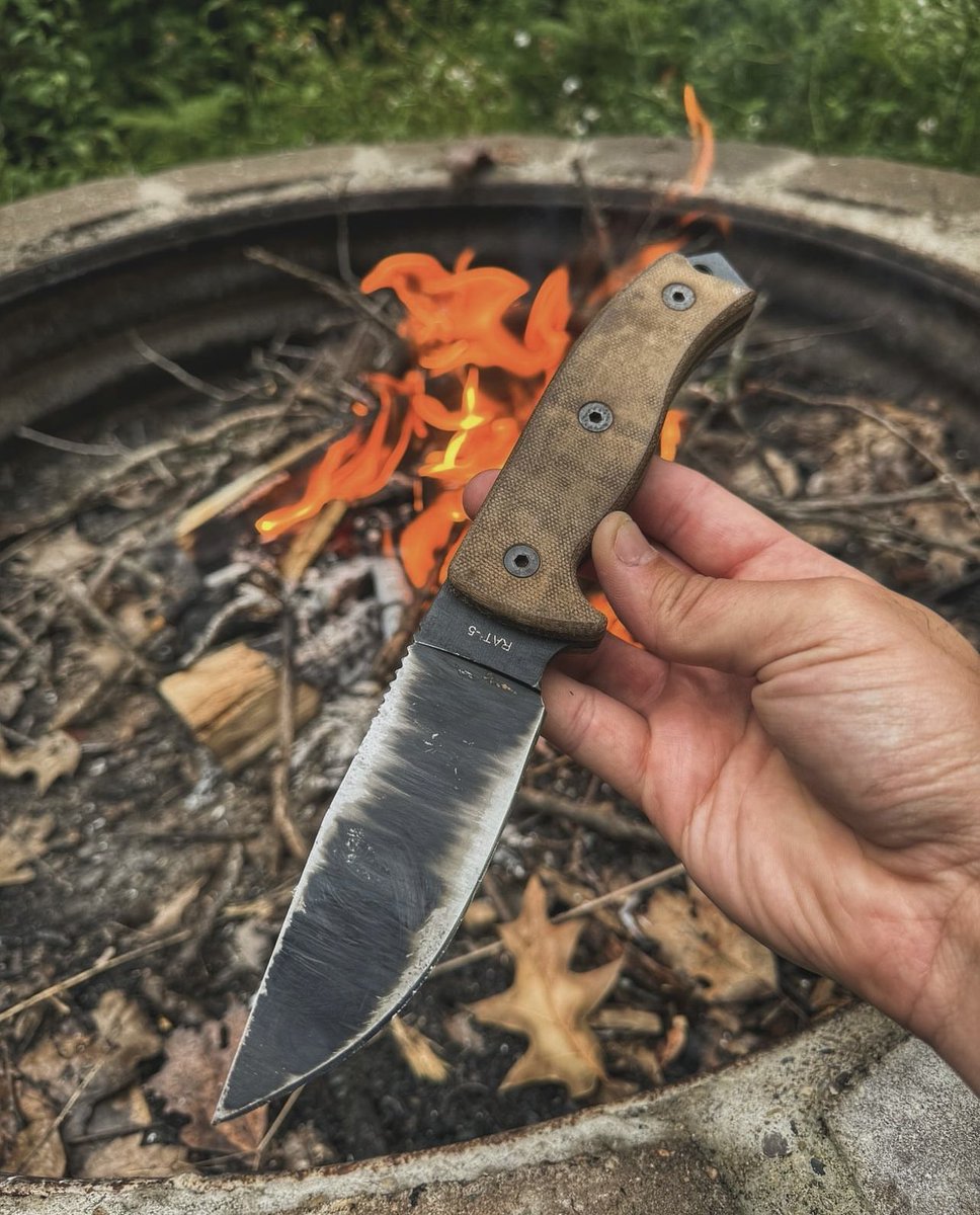 OntarioKnife's tweet photo. Fire up your Wednesday with a #RAT5! 👌🏽🔪🐀 🇺🇸 
#LegacyAdventureExplore
#Ontarioknifecompany #OKC1889 #MadeinUSA #AmericanKnives #Bushcraft #hunting #camping #hiking #outdoors #survival #RATFixedBlades https://t.co/NzQLlMQMg7
