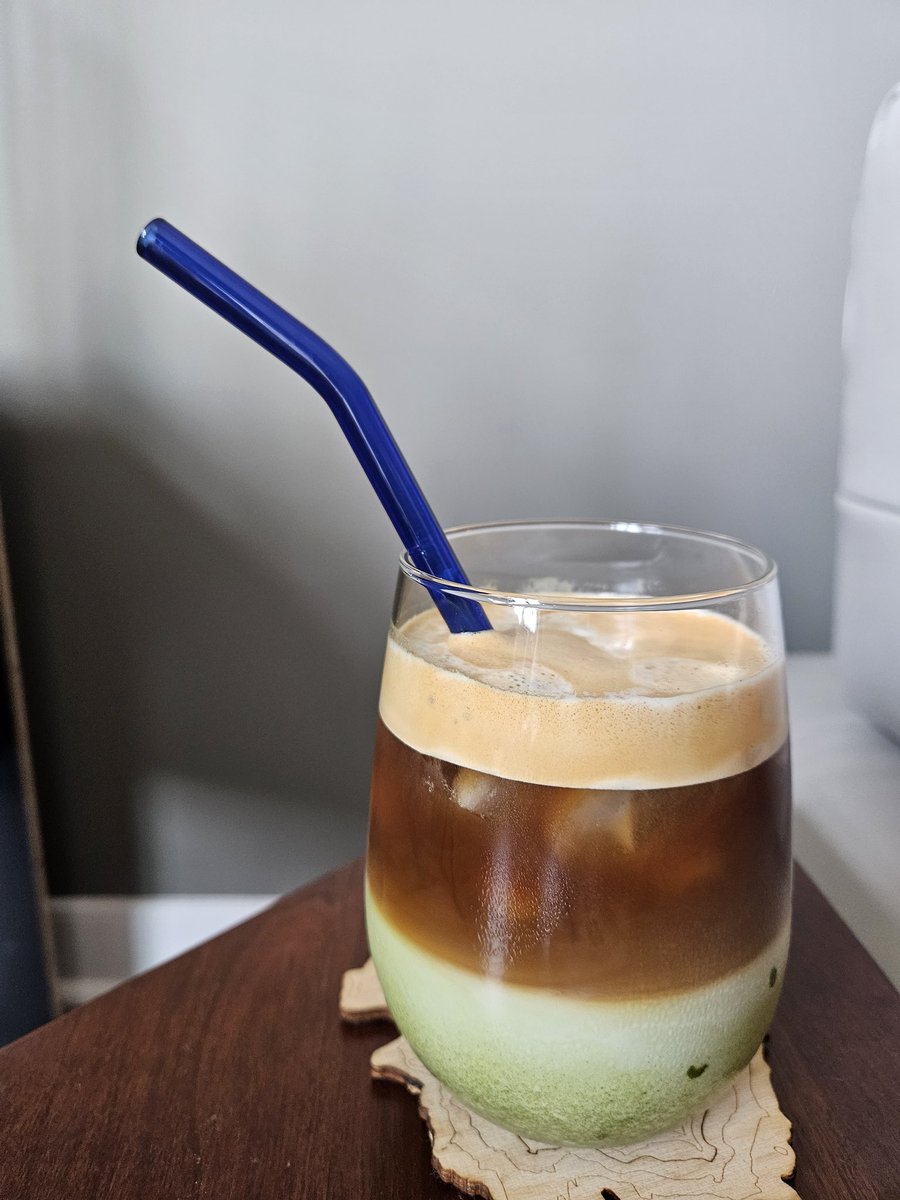 까페알바 연습!☕️☺️ 
이 녹차라떼 이뿌다 우리 핑보 이뿌당?🤔😝💕
#자취 #섹트 #서울 #송파 #심심 #연하 #누나