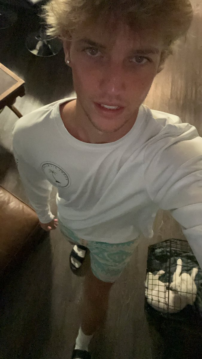 boycrazyOF's tweet image. Clothes on clothes off