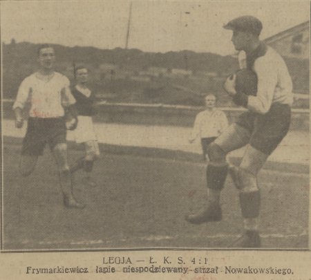 lkshistory's tweet photo. #TegoDnia #10lipca 1910 urodził się Henryk Frymarkiewicz (+6.08.1975). Bramkarz @LKS_Lodz w latach 1931-35. Wystąpił w 58 spotkaniach @_Ekstraklasa_ . W 1934 zagrał w meczu reprezentacji Polski przeciwko Jugosławii. https://t.co/h4OqX7EsPP https://t.co/rlrvnACEWi