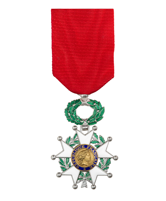 Mathalors's tweet photo. Quelle surprise d'apprendre par 2 amis que mon nom figure parmi les promus dans l'ordre national de la Légion d'honneur
Je pense d'abord à mes parents qui ne sont plus là, qui seraient fiers de moi, ainsi qu'à celles et ceux qui me soutiennent
Je suis très honorée et très fière https://t.co/ennqkMIRcn