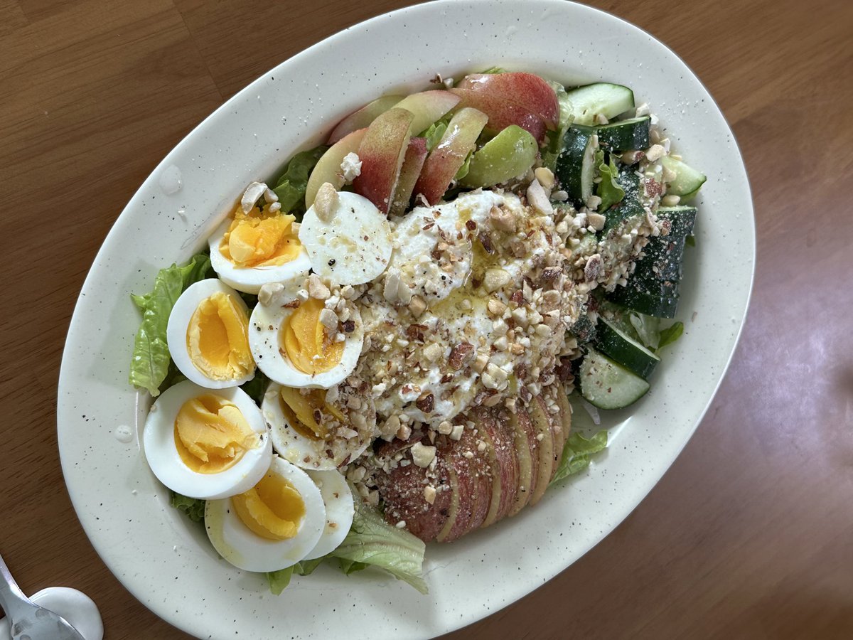 manet__'s tweet photo. Salad for lunch🥗 https://t.co/xxLXOWSl8H