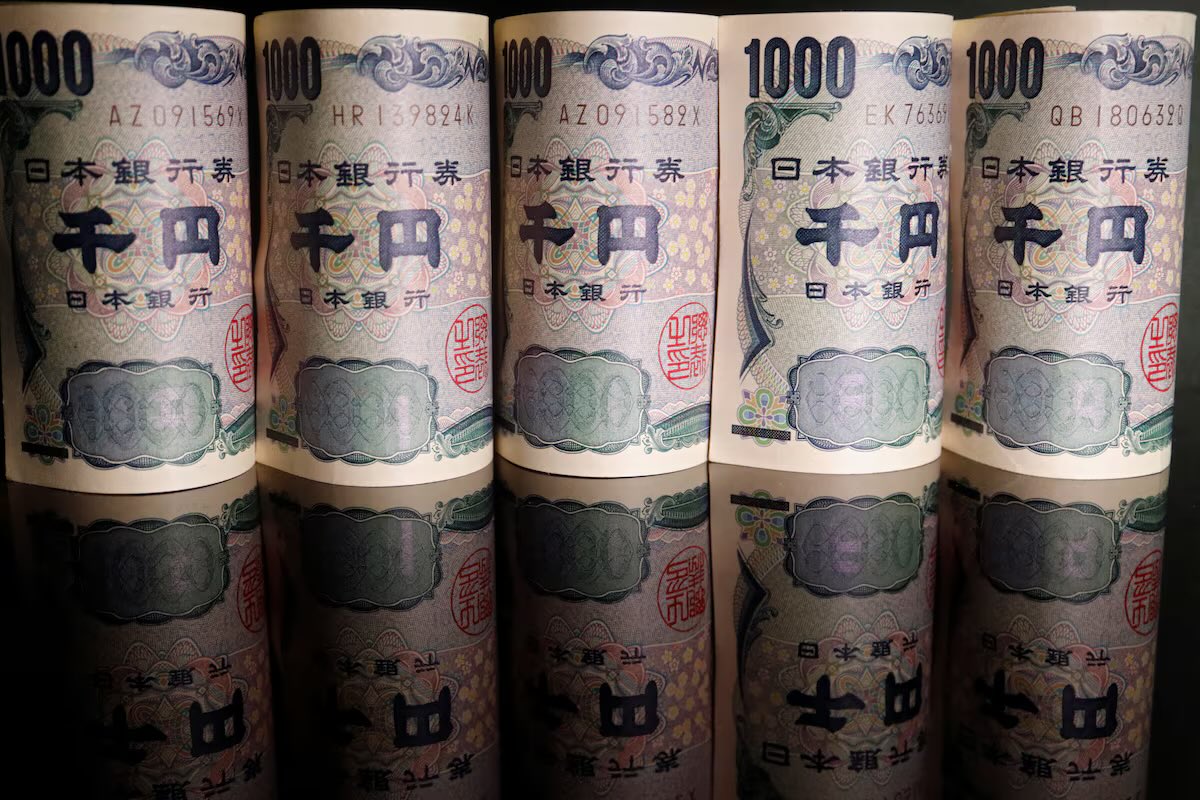 🚨Japanese Banks Urge BOJ to Halve Bond Purchases by 2026, Potentially Disrupting Global Debt Markets 📈📉

Japanese banks are reportedly urging the Bank of Japan (BOJ) to halve its monthly bond purchases by 2026. Sources indicate private banks are calling for a reduction to