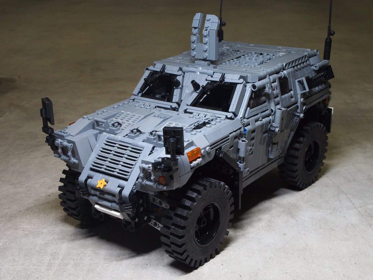 新作です！ レゴで軽装甲機動車を作りました。 全て純正パーツを使った 