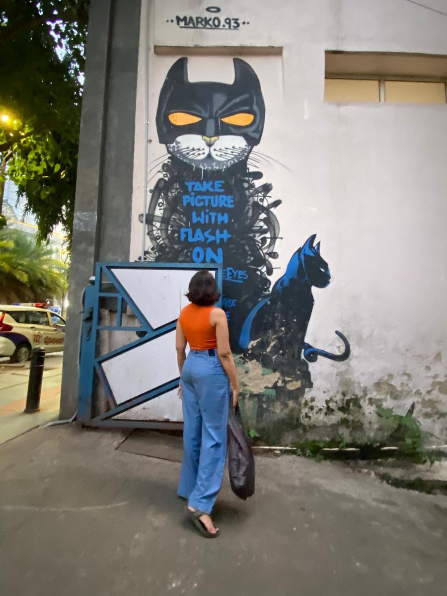 nehaaugust's tweet photo. Church street in Bengaluru has become my personal space, to spend a day book surfing and ending with long conversations at a cafe… 🚦🚧🚸
#keepsake #books #streetwalking #churchstreet #bengalurublogger #churchstreetbangalore #writingjourney #shortstorywriter https://t.co/mdMNWOno3R