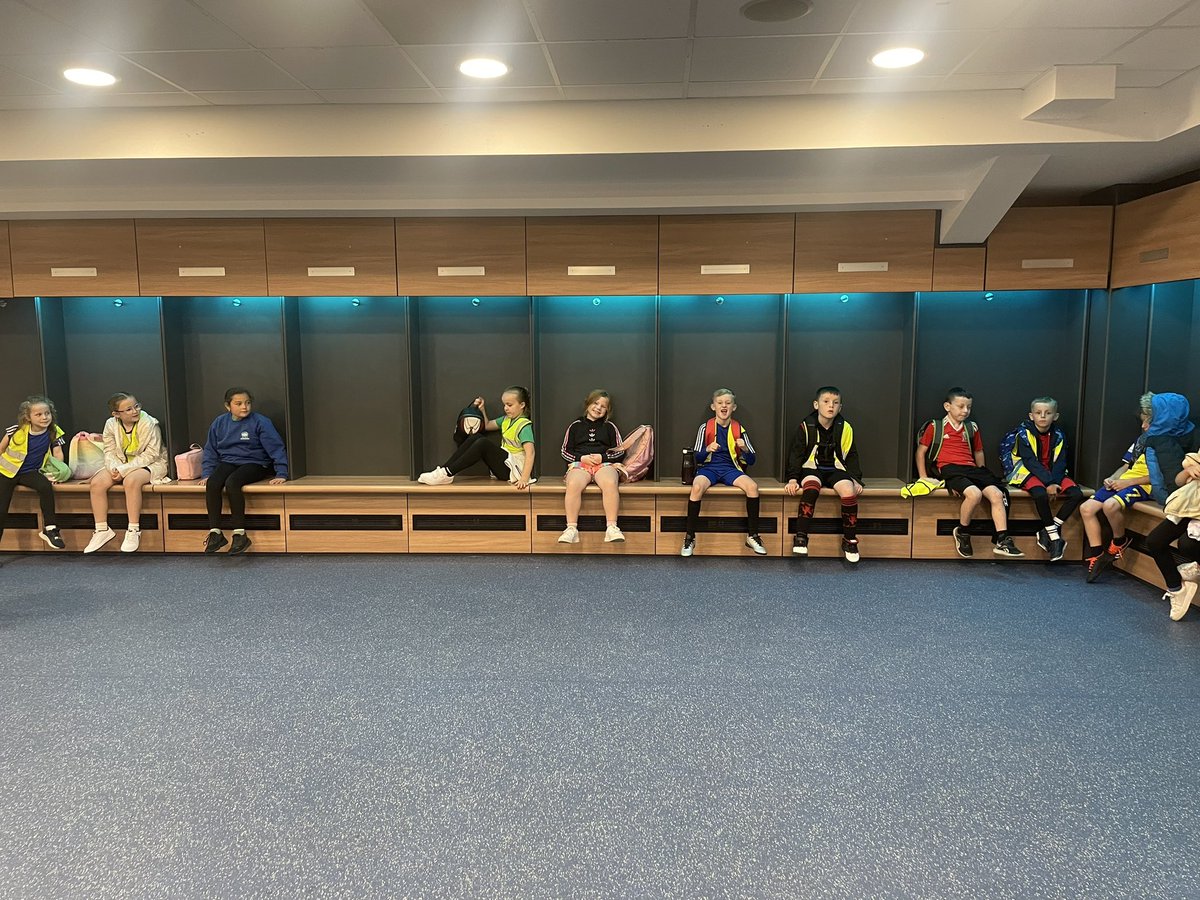 Misstaylor24117's tweet photo. Brysur yn dysgu llwyth o ffeithiau newydd⚽️
Busy learning lots of new facts🏅 https://t.co/FirwNQe5ne