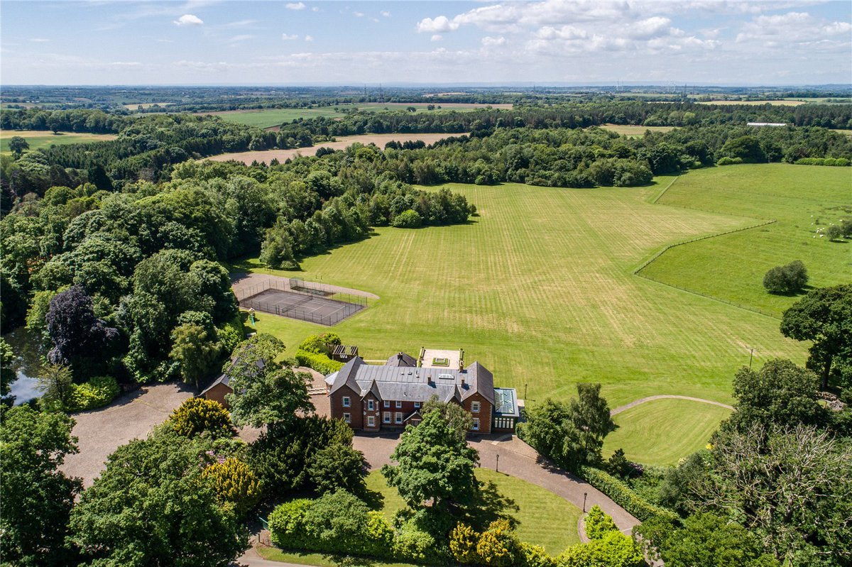JacksonStops's tweet image. @thisismoney: 'Mighty House! #KevinKeegan's sprawling #countrypad owned by the #footballlegend when he was #Newcastlemanager goes on the market for £2.25million.' On the market with @JSYorkshire.

jackson-stops.co.uk/properties/194…

thisismoney.co.uk/news/article-1…

#wynyard #billingham