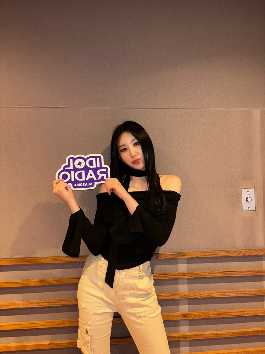 잠시 후 9시, 아이돌 라디오4 #ep41_이채연 라이브 스트리밍 방송이 시작됩니다 (스페셜DJ. 온앤오프 이션&amp;승준)

📲 MBC RADIO 공식 Youtube 채널에서 라이브 스트리밍
youtube.com/watch?v=Z3m4az…

<a href="/radiombc/">아이돌 라디오 유니버스</a> <a href="/wm_on7off/">nine</a> <a href="/WM_ONOFF/">➡ @ONF_offcl</a> <a href="/official_LCY/">이채연(LEE CHAE YEON) Official</a>

#온앤오프 #ONF #이션 #승준 #이채연 #LEECHAEYEON