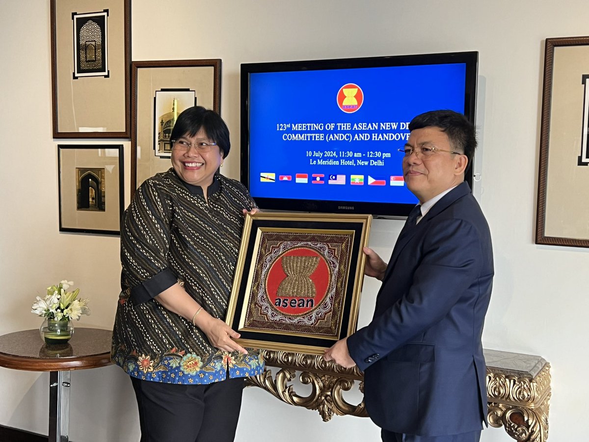 ThailandinIndia's tweet image. A productive and warm meeting (as always) w/ ASEAN HoMs fellow at the 123rd ASEAN New Delhi Committee (#ANDC) Meeting. Thanked Amb of 🇰🇭 for the Chairmanship &amp;amp; congratulated Amb of 🇮🇩 for assuming the position. 🇹🇭 is ready to support ANDC to enhance ASEAN-🇮🇳 ties - Amb Pattarat