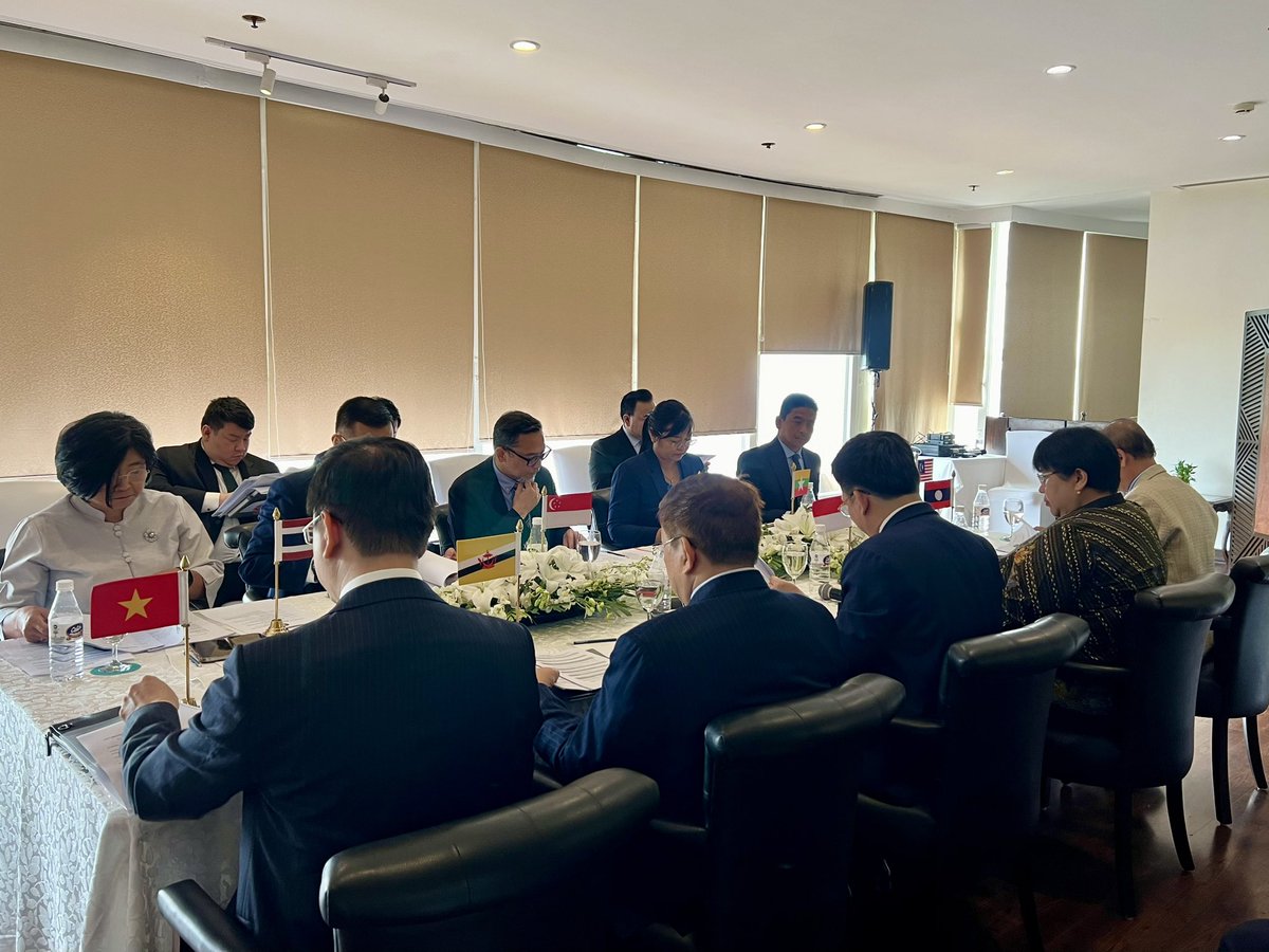 ThailandinIndia's tweet image. A productive and warm meeting (as always) w/ ASEAN HoMs fellow at the 123rd ASEAN New Delhi Committee (#ANDC) Meeting. Thanked Amb of 🇰🇭 for the Chairmanship &amp;amp; congratulated Amb of 🇮🇩 for assuming the position. 🇹🇭 is ready to support ANDC to enhance ASEAN-🇮🇳 ties - Amb Pattarat