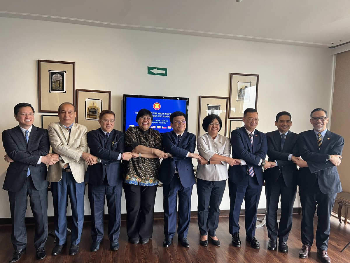 ThailandinIndia's tweet image. A productive and warm meeting (as always) w/ ASEAN HoMs fellow at the 123rd ASEAN New Delhi Committee (#ANDC) Meeting. Thanked Amb of 🇰🇭 for the Chairmanship &amp;amp; congratulated Amb of 🇮🇩 for assuming the position. 🇹🇭 is ready to support ANDC to enhance ASEAN-🇮🇳 ties - Amb Pattarat