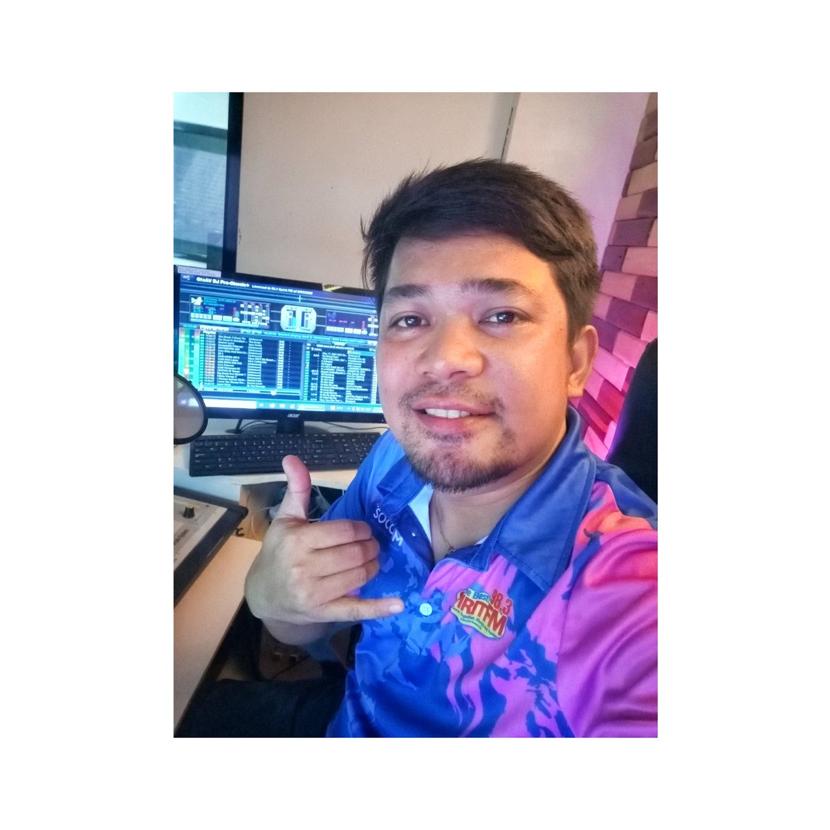 SFMMarkyMango's tweet photo. On air from 12nn till 6pm today! 🤙🏼
#midweekgrind #lovepeacemusic https://t.co/LqZFpcaahL