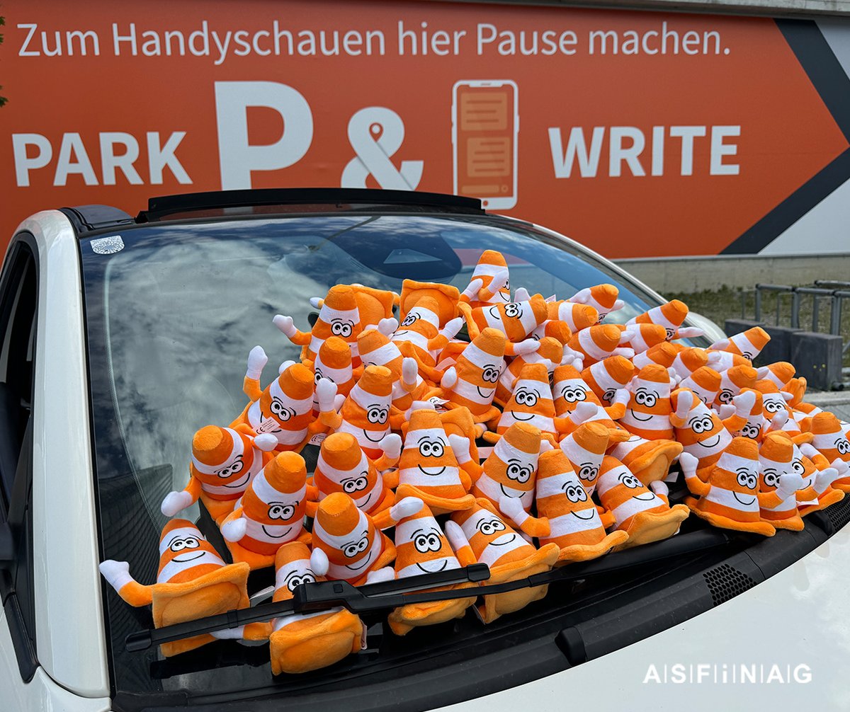 ASFINAG's tweet photo. Stellt euer Wissen über die Gefahren durch Ablenkung am Steuer unter Beweis und gewinnt einen von 50 Plüsch-Pollis! 🤓 https://t.co/L19nLBg3pU
Viel Glück! 🍀

#ASFINAG #PauseMachen #ParkAndWrite #Rastplätze #Raststationen #Verkehrssicherheit #Ablenkung #GuteFahrtÖsterreich https://t.co/SeXP4BrtWl