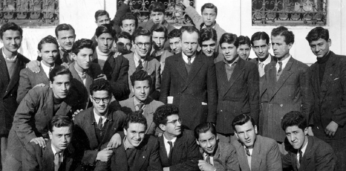 "Dünyanın en büyük mesuliyetine sahip insan muallimdir."

Saygı, rahmet ve özlemle...
#NurettinTopçu