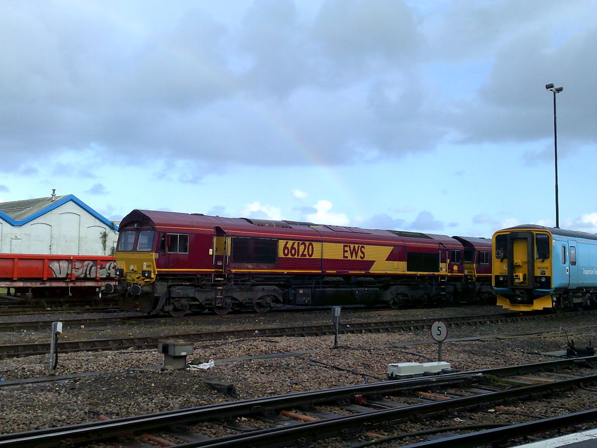 ukrailadventure's tweet image. A nice little shot of the yard at Eastleigh from Austin's camera. featuring a #class66, #class153 and bonus rainbow 🌈
