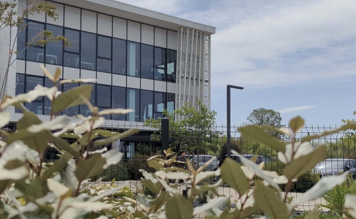 ecom_news's tweet photo. 📈 #Hérault : Le Parc Industrie Or Méditerranée #PIOM du @paysdelor est déjà plébiscité par des grosses entreprises telles que @ZBRobotics, @Veolia_FR ou Inits pour son attractivité, ses services et son écosystème. Reportage ! https://t.co/J5kxmdDHUS @Icade_Officiel @S_Rossignol https://t.co/jdcFQYIriz