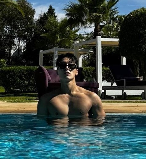 allforsan710's tweet photo. San said his favorite post on Instagram is "pool pictures" while giggles 😭 he said:
"I tried to brag about it. It's the time when my body is well made so I tried to brag about it." 🫠
#CHOISAN #산 #최산
#사니야_온세상_낭만을_선물할게 
#OurAceofAcesChoiSan https://t.co/JcxZzc6xqG