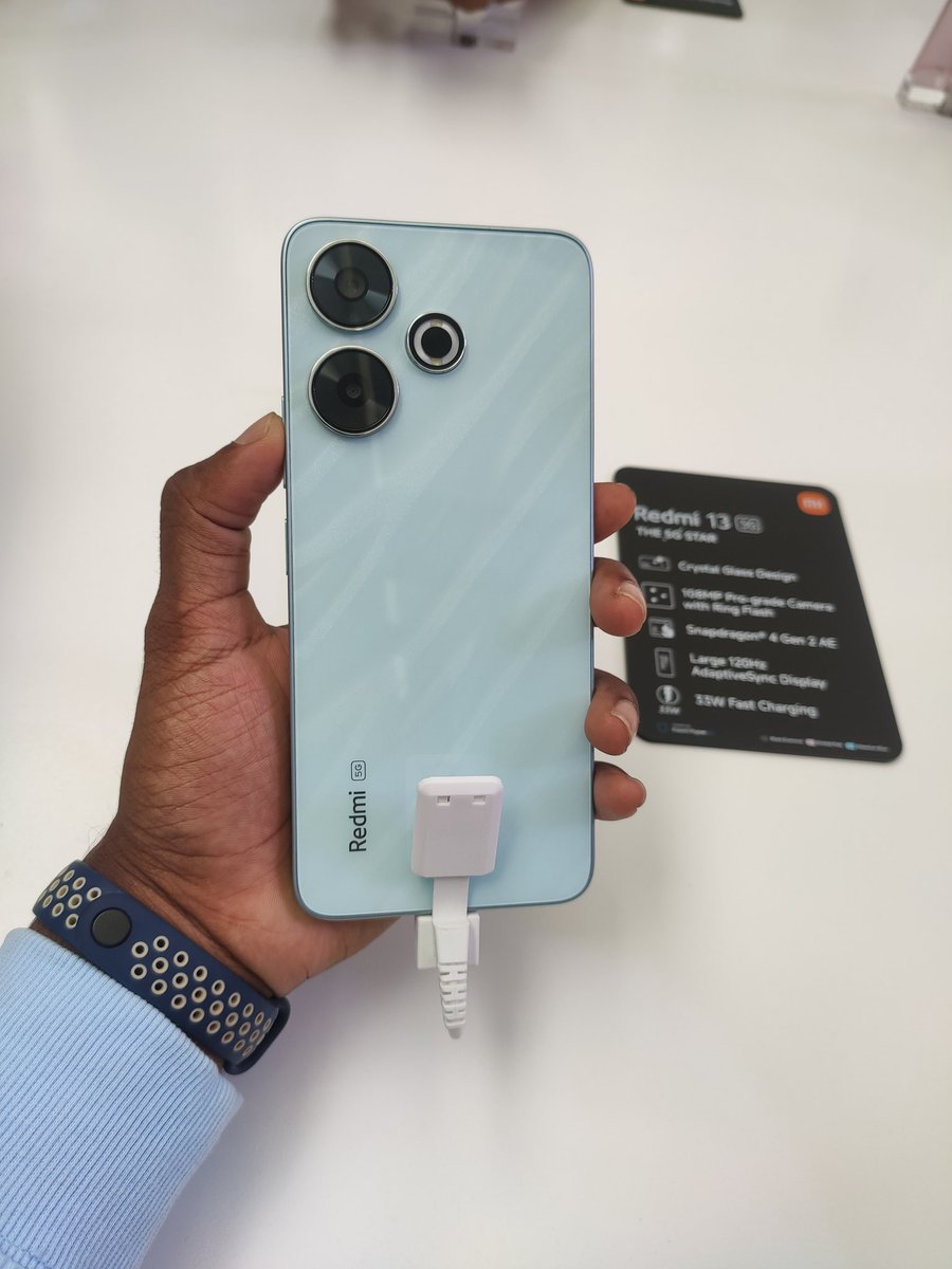 Got hands-on with the #Redmi13 5G yesterday. Love the Black Diamond design and dynamic ring flash! As a photographer, the 108MP camera at this price is unbelievable. Thanks, #XiaomiIndia for the stunning experience!
#10YearsOfTomorrow 
#XiaomiIndiaTurns10 
#The5GStar 
@MiFCPune