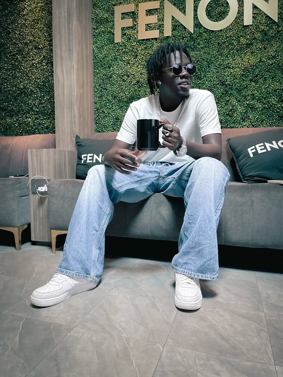 meshpan_dis's tweet photo. Just another day to thank God for meeting new people with different perspectives of seeing life 🌍🌍🌍 @FenonRecords #soundguy https://t.co/aWMTR2N2Vo