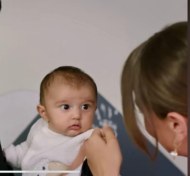 Mehenk_'s tweet photo. Muhteşem üçlū 🤧🤧olmıcakmi artik?
Annesine aşık #Miranikom babasını kıskanan 🤤
 Tombik yanaklım🧿🥹galiba ben #Bugra fani olucam 🫠Fanlik işini hiç sevmem ama o bebege aşik oldum zalimler bizdende #DilBar imdanda alacaklar 😢
#KanÇiçekleri 
#YağmurYüksel 
#BarışBaktaş https://t.co/y3DeVQORlt