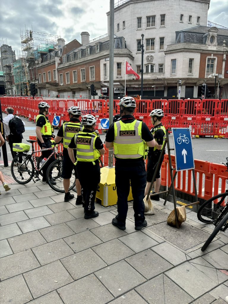 CityPoliceCops's tweet photo. #CycleTeam are deployed at Farringdon Street Road Works after safety concerns have been raised by the community. We are here to Engage, Educate and Enforce. 185CP https://t.co/wxbT1lcI1x