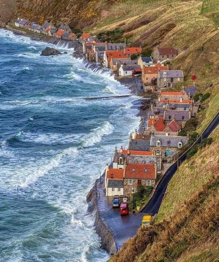 FreshPharma's tweet image. The seaside hamlet here is Crovie  near Aberdeen … I imagine they get flooded during winter months … beautiful though . #lovemycountry #landmark #transport #chilled #frozen #temperature #controlled #refrigerated #couriers