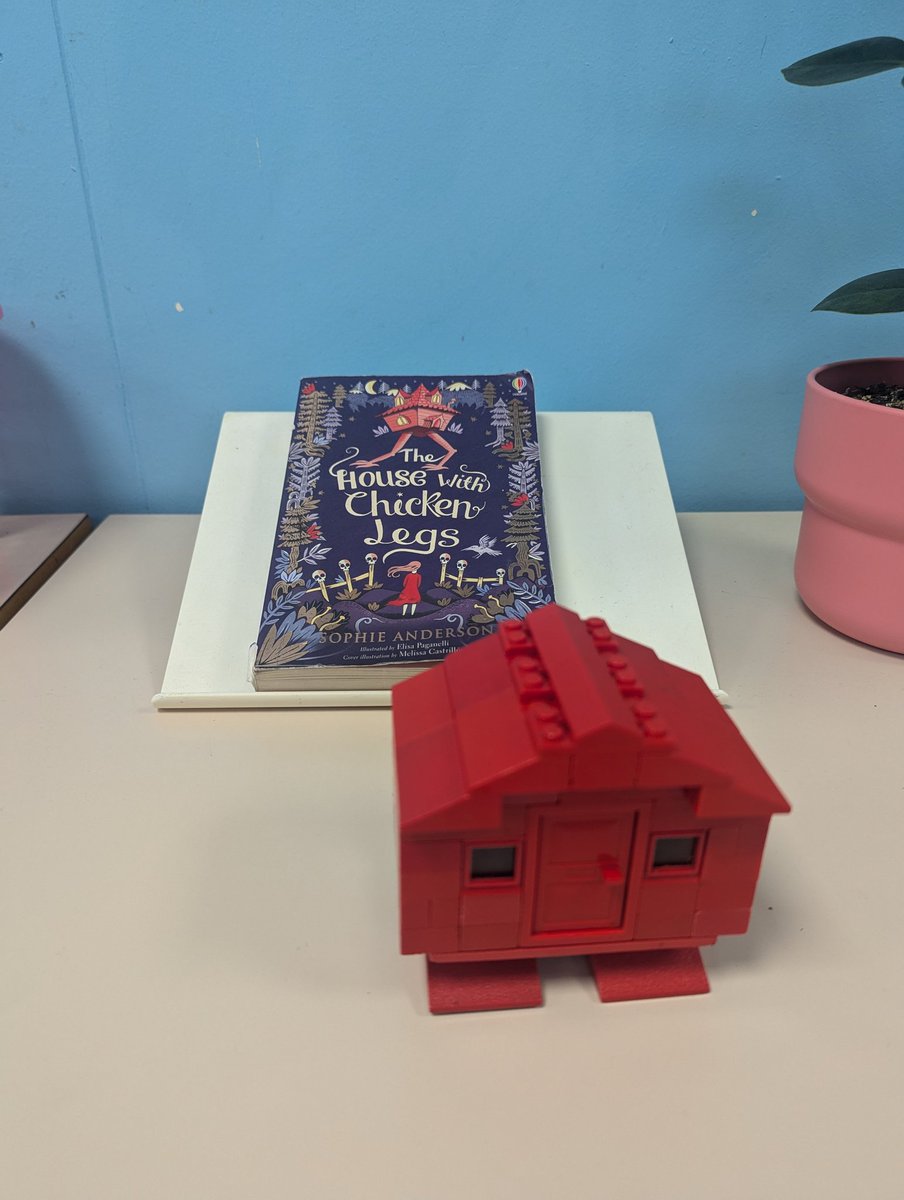HTPhilRobertson's tweet photo. Absolutely love this @LEGO_Group #HouseWithChickenLegs! What do you think, @sophieinspace?! https://t.co/OKfjrqKA9L