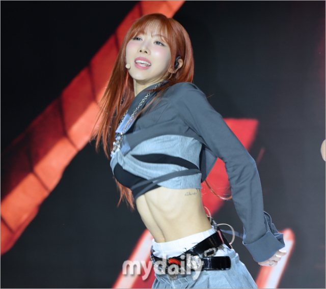 2Moori's tweet photo. YOOHYEON🔥🔥🔥🔥🔥 https://t.co/PsgCwaqEEW