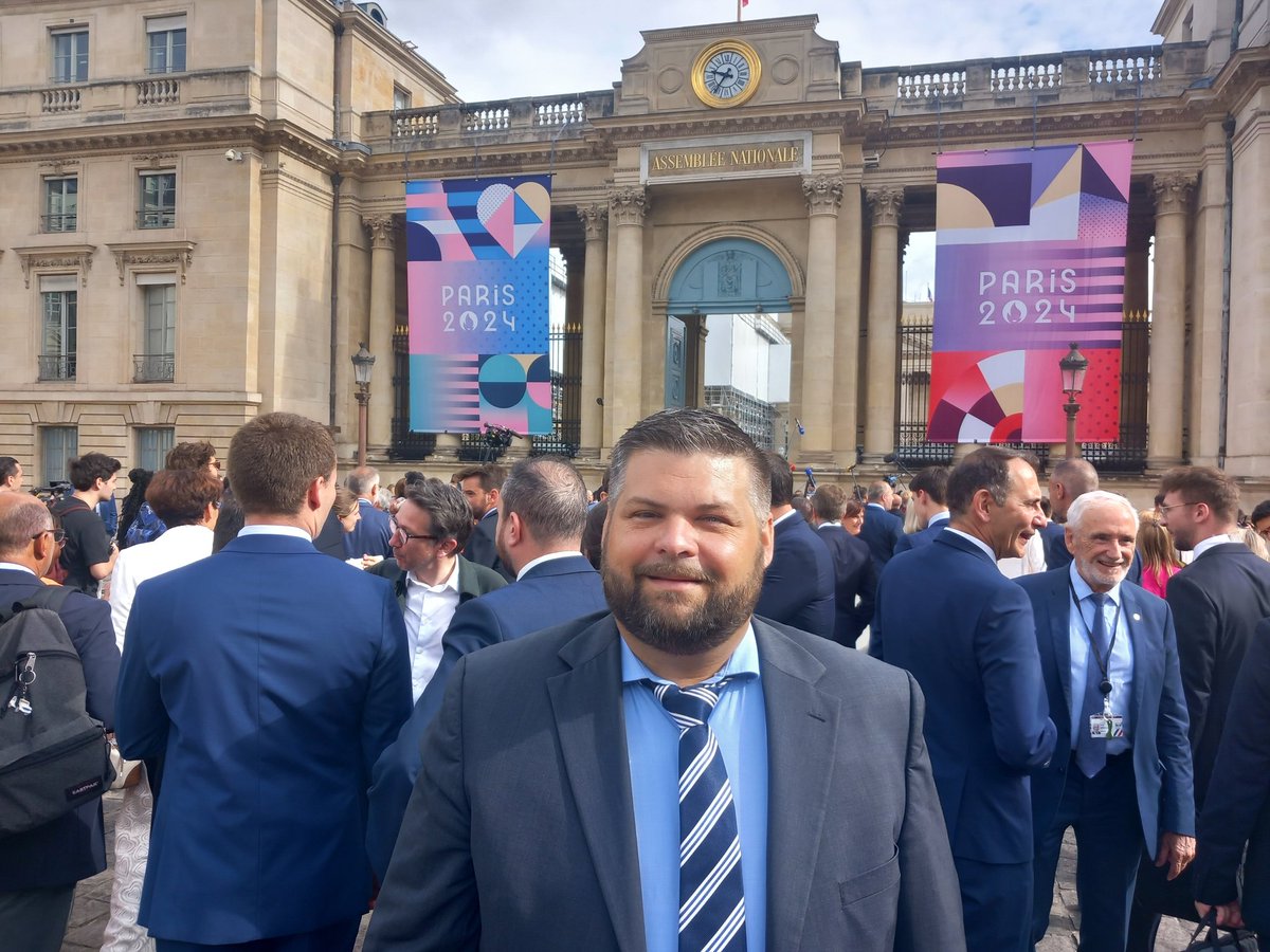 GuibertRn's tweet photo. C'est la rentrée, place au travail ! #Nièvre #RassemblementNational https://t.co/SFtSmlEvjf