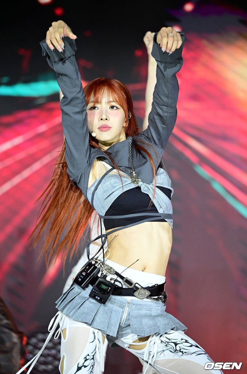 2Moori's tweet photo. YOOHYEON🔥🔥🔥🔥🔥 https://t.co/PsgCwaqEEW