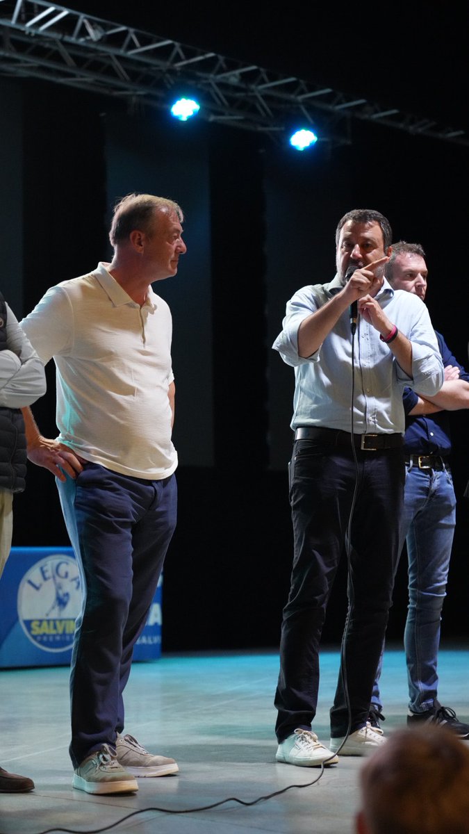 DOscarLancini's tweet image. La Ader Lega Fest: tre serate indimenticabili con buon cibo, ottima compagnia e con moltissimi leghisti, quelli veri però!
#buonagiornata a tutti!

#lancini #adro #franciacorta #lega