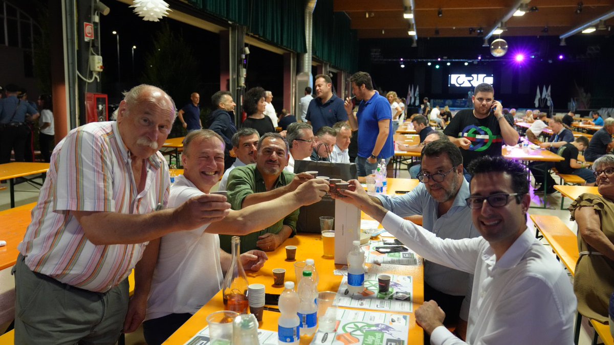 DOscarLancini's tweet image. La Ader Lega Fest: tre serate indimenticabili con buon cibo, ottima compagnia e con moltissimi leghisti, quelli veri però!
#buonagiornata a tutti!

#lancini #adro #franciacorta #lega