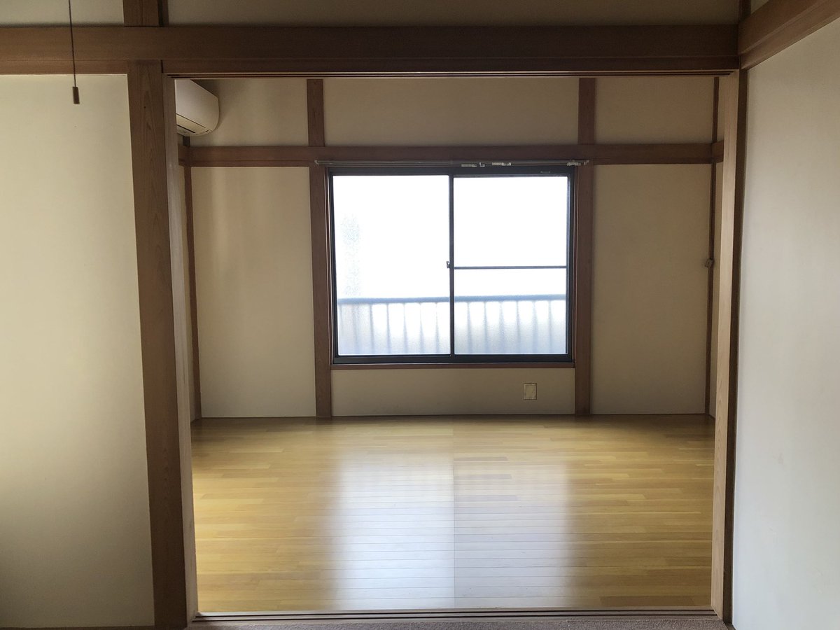 __lumierek__'s tweet photo. 6畳のアパートを拘りを寄せ集めて作り込んだアトリエに改造してみました

before⇔after

#couture #メイド #DIY https://t.co/HoJ9AgMDpR