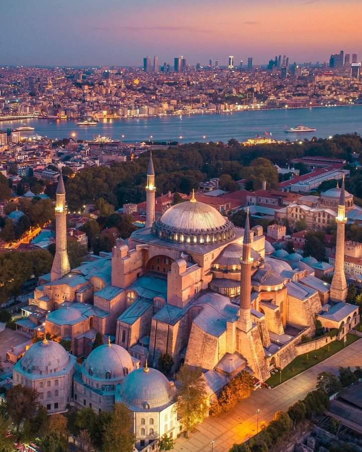 ebubekiryaman's tweet photo. Have a peaceful day İstanbul! 💓 

📸 : halitbilen https://t.co/vcolIACSPZ