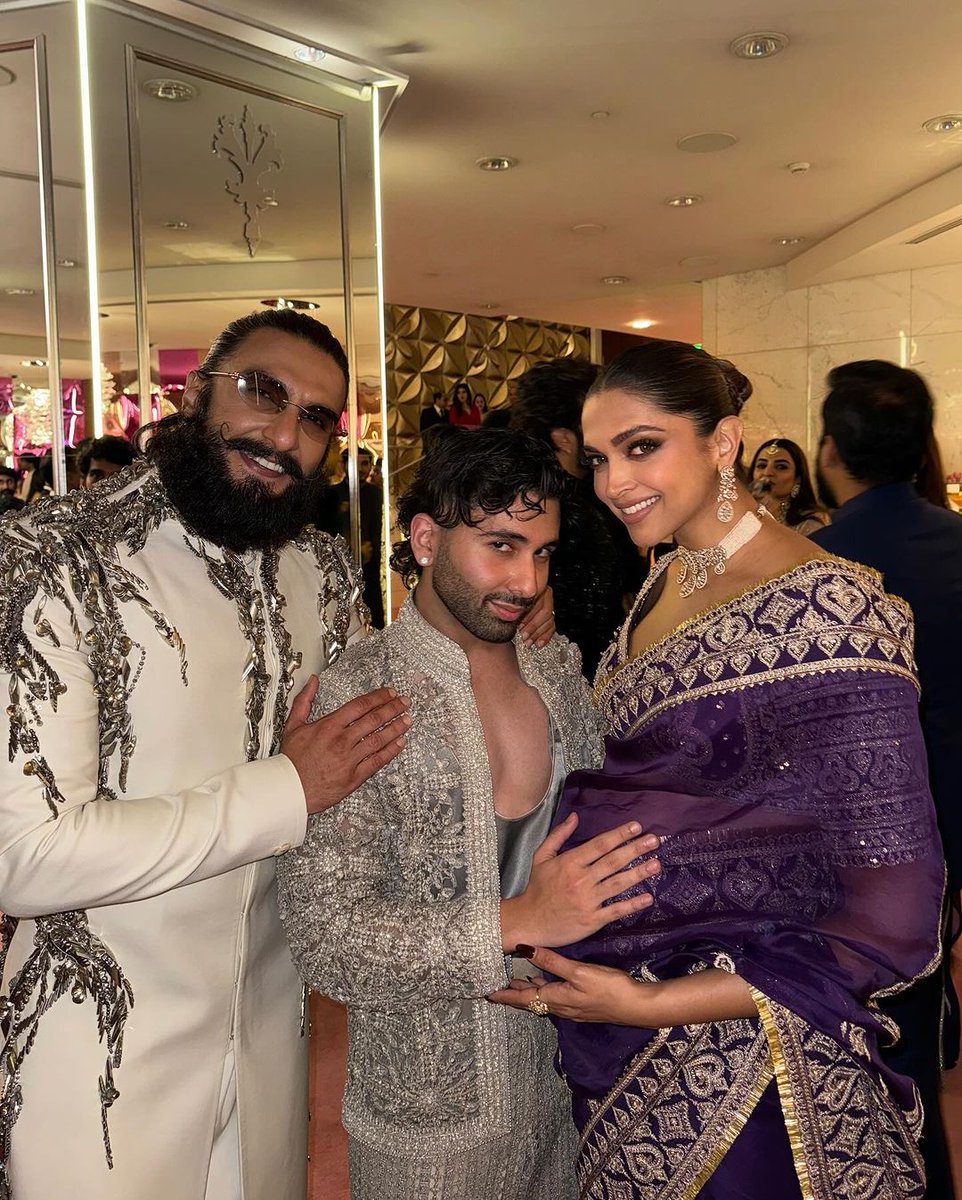 TeamDeepikaMY_'s tweet photo. Deepika and Ranveer with Orry at Anant Ambani-Radhika Merchant sangeet night https://t.co/H34pUdkgi5