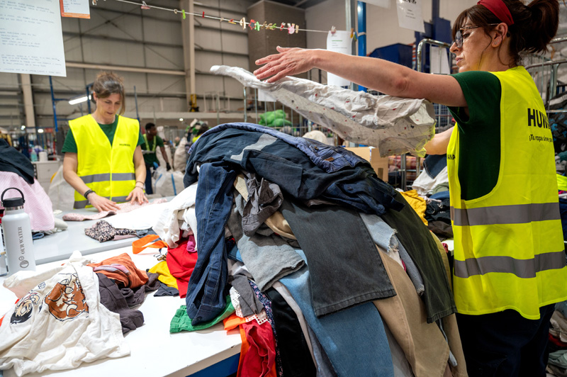 ajcubelles's tweet photo. 👕 A #Cubelles, es recuperen més de 13 tones de roba usada al primer semestre, segons @HumanaSpain.
♻️ El 90% d'aquests articles tenen una segona vida gràcies a la reutilització i el reciclatge.
🔗 Més informació: https://t.co/Eb4bO9D4Cs
#MilloremCubelles https://t.co/h07CXKTr0z