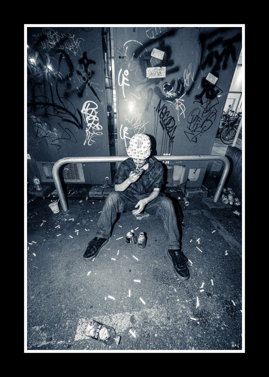 projectmess_Y01's tweet photo. underground https://t.co/lbhWRzJUpn