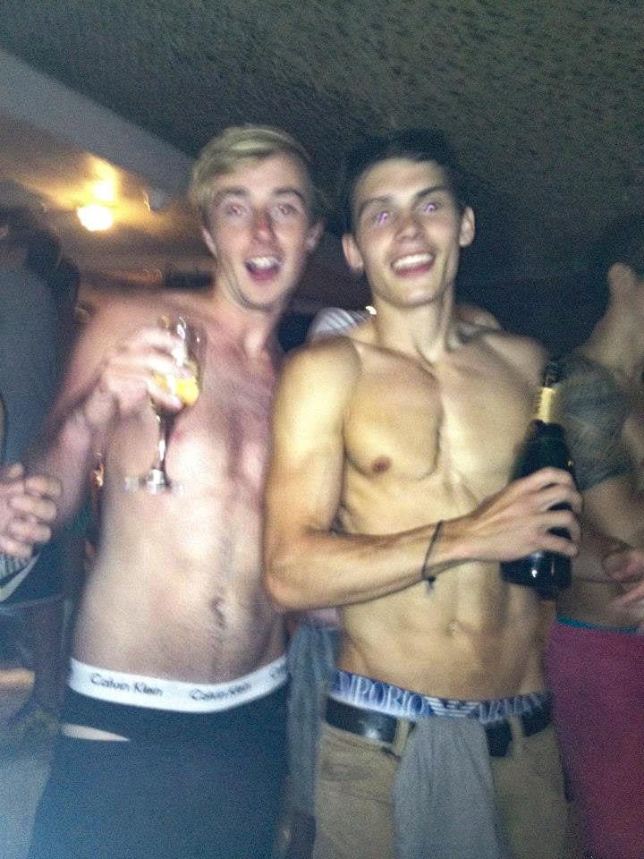 sagging in briefs at a party 😎 show em off!