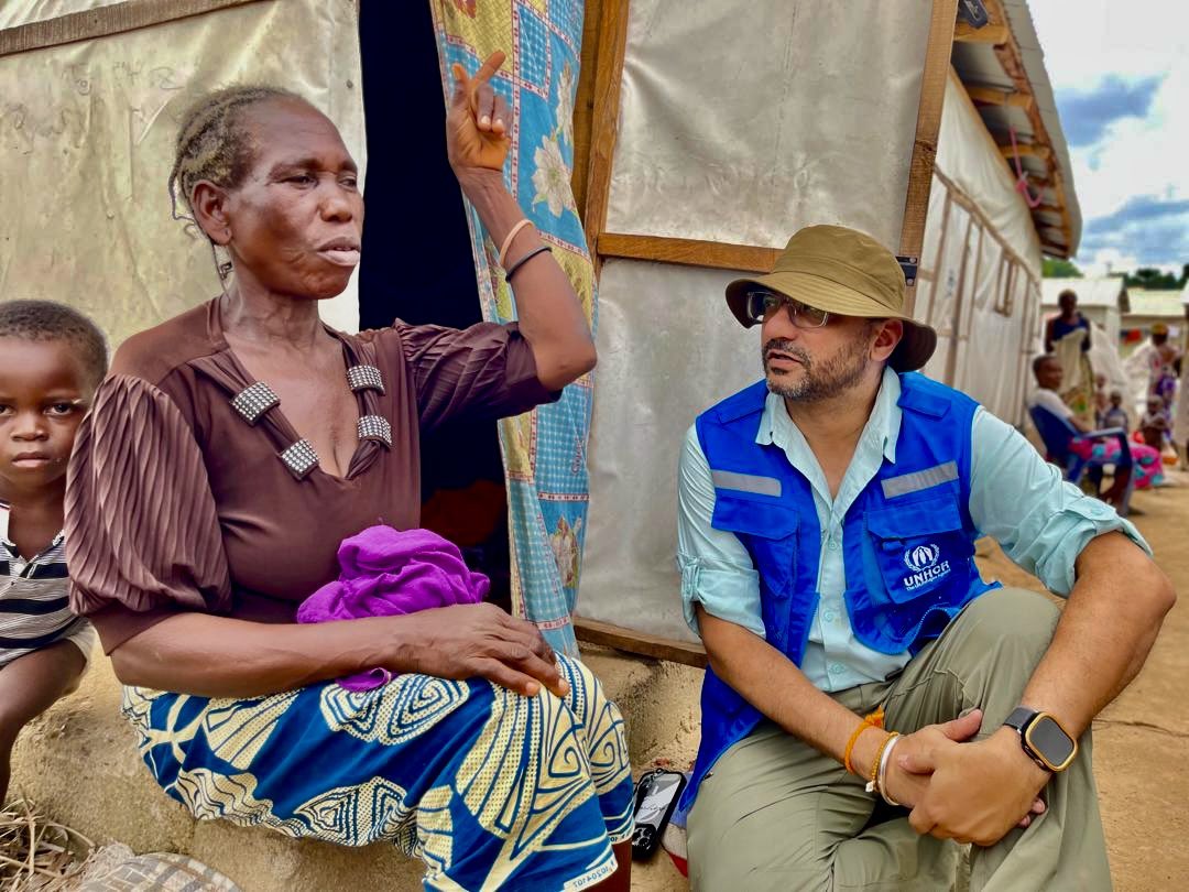 “We often go hungry. We want to grow our own food”

Easter was forcibly #displaced from her farmlands four years ago. She lives in a tarpaulin shelter in Ichwa camp in #Benue, #Nigeria 🇳🇬

She takes care of her two grandchildren while her son does odd jobs around the camp.