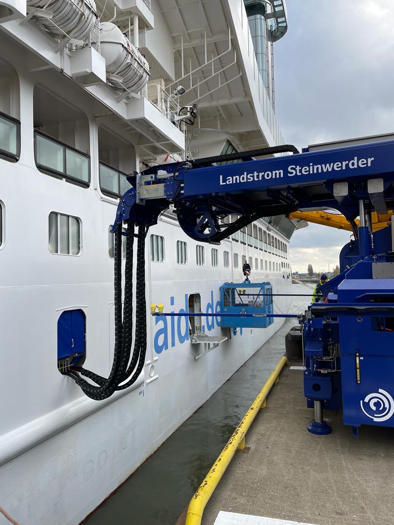 Im Juni konnten wir bereits bei 45 Anläufen unsere #AIDA Schiffe mit #Shorepower versorgen und das, obwohl erst in 10 europäischen Häfen Landstromanlagen existieren. Wir freuen uns über jede neue Anlage, die dazukommt. Wir sind bereit! bit.ly/4cAWLYS